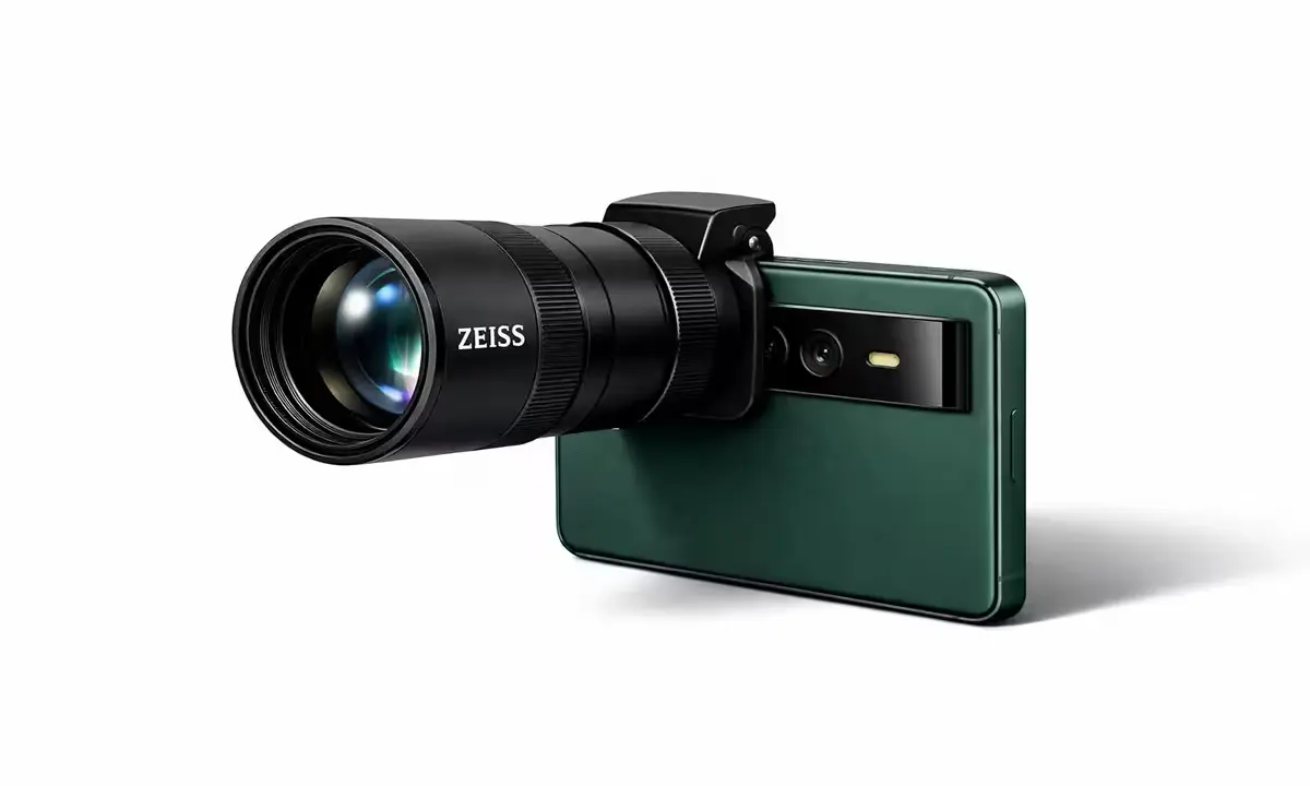 Vivo X300 FE with ZEISS 200mm Telephoto Extender Kit attached, enabling up to 1600mm focal length for professional mobile photography