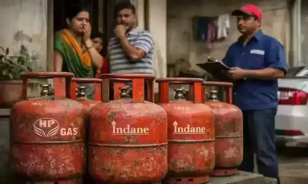 गैस सिलेंडर महंगा होने के बाद चिंतित भारतीय परिवार